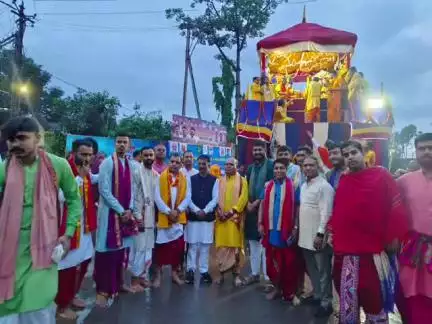 रथ यात्रा जगदलपुर में सभी भक्ति के साथ रथ