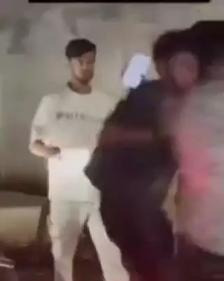 पनागर: एएसपी बंगले में तैनात आरक्षक को बदमाशों ने धमकाया, कॉलर पकड़ी, सदर चौपाटी में झूमाझपटी, वीडियो वायरल