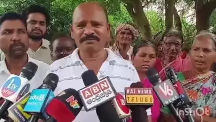 రాజేంద్రనగర్: ఎంకపల్లిలో గోశాల ఏర్పాటుపై రైతుల ఆందోళన