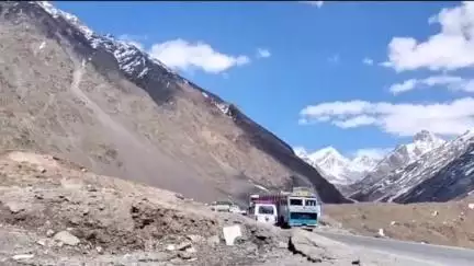 स्पीति: लाहौल स्पीति के दीपक ताल पर पहुंच रहे सैलानी, प्राकृतिक सौंदर्य कर रहा है आकर्षित