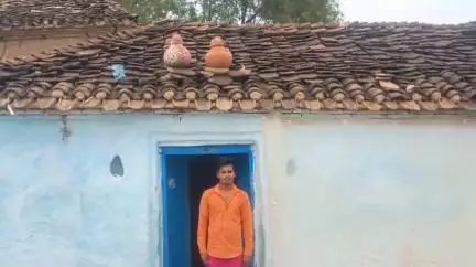 माधौगढ़: उदोतपुरा गांव में गरीब परिवार कच्चे मकान में रहने को मजबूर, सरकारी योजना का नहीं मिला लाभ