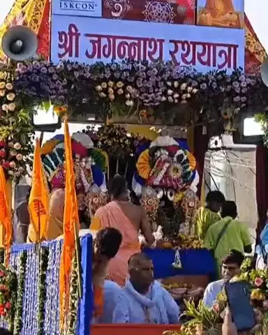 जयपुर: भगवान जगन्नाथ की रथयात्रा मानसरोवर के एल सैनी स्टेडियम से अग्रवाल फार्म तक आयोजित की गई