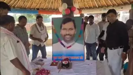 गौरीगंज: अमेठी जनपद में जगह-जगह लोक जनशक्ति पार्टी के नायक रामविलास पासवान की 79वीं जयंती धूमधाम से मनाई गई