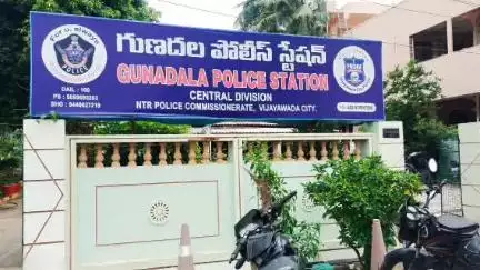 విజయవాడలో  ఓ ఇంట్లో చోరీ.. సుమారు 200 గ్రాములు బంగారం దోచుకెళ్లిన గుర్తు తెలియని దుండగులు