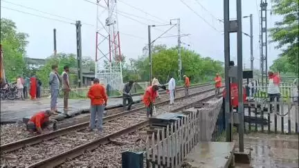 केशोरायपाटन: रेल्वे फाटक पर मरम्मत कार्य के चलते कल सुबह 6 बजे से दोपहर 2 बजे तक अरनेठा रेलवे फाटक व खेराड़ी रेलवे फाटक रहेगा बंद