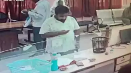 कानपुर: पंजाब नेशनल बैंक की हालसी रोड शाखा से व्यापारी का चेक चोरी कर जम्मू में कराया कैश, सीसीटीवी में कैद हुई वारदात
