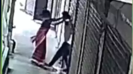 উদয়পুর: অমরপুর সুপারমার্কেটে নির্মল দেবনাথ নামে এক গৃহ শিক্ষকের CCTV ফুটেজ সামাজিক মাধ্যমে ব্যাপক ভাইরাল