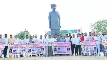 जैसलमेर: भणियाणा में स्वर्गीय हीराराम और स्वर्गीय मगाराम की प्रथम पुण्यतिथि पर आयोजित विशाल रक्तदान शिविर का पोस्टर विमोचन