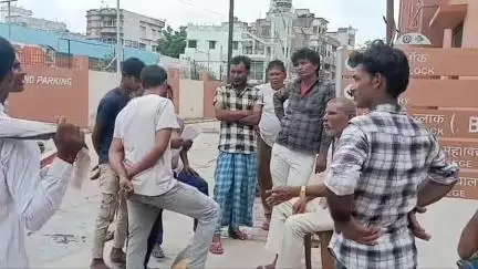 लौरिया: लौरिया-बगहा मुख्य मार्ग पर सिरकहिया चटकल चौक के पास सड़क हादसे में एक युवक की मौत