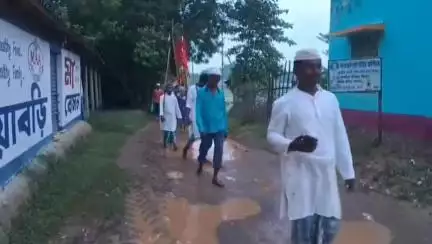 কেশপুর: জারি গানের মধ্য দিয়ে শোভাযাত্রা পরিক্রমা করলো ধন্যাগেড়া, নজর কাড়লো গ্রামবাসীর