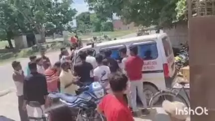 मधवापुर: मधवापुर प्रखंड के बिरित गांव में ट्रैक्टर की चपेट में आने से एक युवक गंभीर रूप से जख्मी
