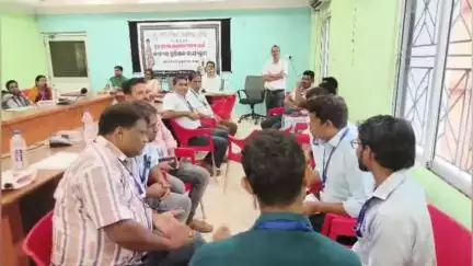 ଦେବଗଡ: ତିଲେଇବଣି ପଞ୍ଚାୟତ ସମିତି କାର୍ଯ୍ୟାଳୟରେ ବୁଥ ସ୍ତରୀୟ ଅଧିକାରୀ ମାନଙ୍କ ଜାତୀୟ ପ୍ରଶିକ୍ଷଣ ଶିବିର ଅନୁଷ୍ଠିତ