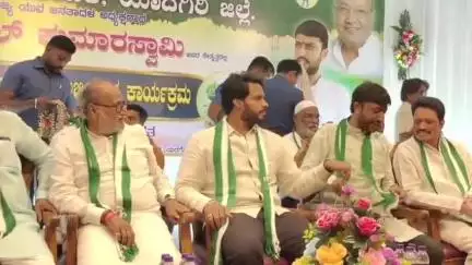 ಯಾದಗಿರಿ: ನಗರದಲ್ಲಿ ಜೆಡಿಎಸ್ ಸದಸ್ಯತ್ವ ನೋಂದಣಿ ಕಾರ್ಯಕ್ಕೆ ಜೆಡಿಎಸ್ ಯುವ ಘಟಕದ ಅಧ್ಯಕ್ಷ ನಿಖಿಲ್ ಕುಮಾರಸ್ವಾಮಿ ಚಾಲನೆ