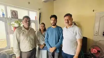 घुमारवीं: मुख्यमंत्री सुख आश्रय योजना की सफल कहानी, घुमारवीं के अजय कुमार बने आत्मनिर्भरता की मिसाल: मंत्री राजेश धर्माणी