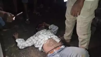 ములుగు: జీవంతరావు పల్లి మూలమలుపు వద్ద డివైడర్‌ను బైక్‌ ఢీకొనడంతో ఒకరికి తీవ్ర గాయాలు