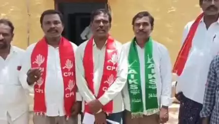 మైదుకూరు: స్మార్ట్ మీటర్ల పేరుతో ప్రభుత్వం ప్రజలను మోసం చేస్తోందని పట్టణంలో సీపీఐ నేతలు నిరసన