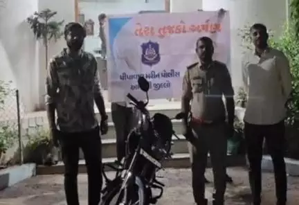 જાફરાબાદ: ગુમ થયેલ મોટરસાયકલને મરીન પીપાવાવ પોલીસ સ્ટેશન વિસ્તાર ખાતેથી શોધી લેતી પોલીસ