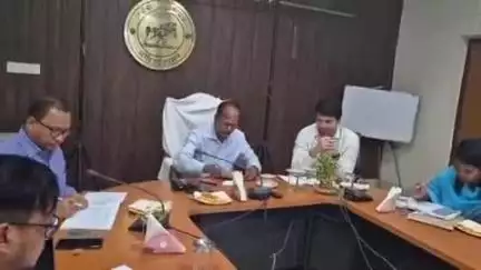 ନୂଆପଡା: ଜିଲ୍ଲାପାଳଙ୍କ ସମ୍ମିଳନୀ କକ୍ଷରେ ଜିଲ୍ଲା ରାଜସ୍ବ ଅଧିକାରୀ ବୈଠକ ଅନୁଷ୍ଠିତ