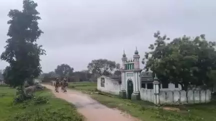 माडा: मोहर्रम पर्व के मद्देनज़र माडा पुलिस ने थाना क्षेत्र में निकाला फ्लैग मार्च