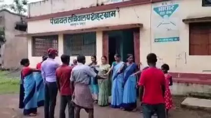 महेशपुर: शहरग्राम में मुखिया और जल सहियाओं द्वारा स्वच्छता अभियान चलाया गया