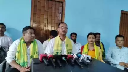 ওদালগুৰি: নিৰ্বাচনৰ পূৰ্বে কোচৰাজবংশীক এছ.টিৰ মৰ্যদা নিদিলে বিজেপি  বিৰুদ্ধে প্ৰতিবাদ কৰাক লৈ চহৰত আক্ৰাছুৰ সংবাদমেল