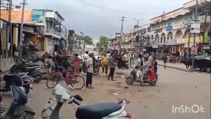 માણસા: માણસા ખાતે ઈટાદરા ચોકડીથી મસ્જિદ ચોક સુધીના દબાણો નગરપાલિકાએ દૂર કર્યા#Jansamasya