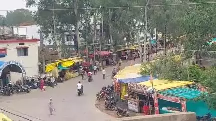 आमला: साप्ताहिक बाजार आमला में ठेकेदार द्वारा अवैध वसूली, सब्जी विक्रेता ने थाने में सौंपा ज्ञापन