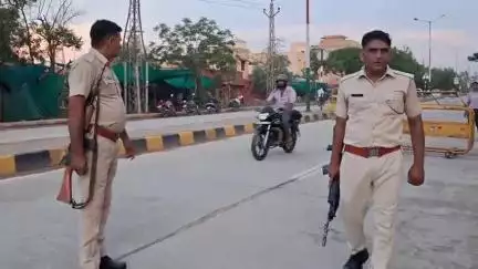 चूरू: सदर पुलिस ने पुलिस लाइन के पास की नाकाबंदी, वाहनों की ली सघन तलाशी