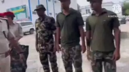 नवादा: नवादा में मोहर्रम पर्व को शांतिपूर्ण संपन्न कराने के लिए SP ने किया फ्लैग मार्च, दंगा नियंत्रक दस्ता ने किया मॉकड्रिल