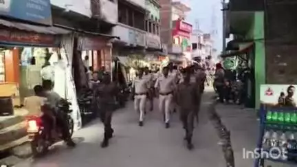 गोपालगंज: सिधवलिया बाजार में मोहर्रम पर्व को लेकर पुलिस द्वारा निकाला गया फ्लैग मार्च, थाना अध्यक्ष रहे मौजूद
