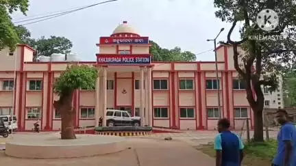 ଫୁଲବାଣୀ ସହର: ଖଜୁରୀପଡ଼ା ଥାନା ଅନ୍ତର୍ଗତ ଖୁସି ଢ଼ାବା ନିକଟରେ ଜଣେ ବାଇକ୍ ଆରୋହୀ ଦୁର୍ଘଟଣା ହୋଇ ମୃତ୍ୟୁ