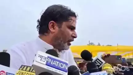 चेनारी: रोहतास के नोखा में शनिवार को दोपहर जन सुराज के संयोजक प्रशांत किशोर ने लालू-नीतीश पर साधा निशाना