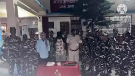 नरपतगंज: फुलकाहा एसएसबी व पुलिस ने मानिकपुर बॉर्डर के समीप 136 ग्राम समैक के साथ दो युवकों को किया गिरफ्तार