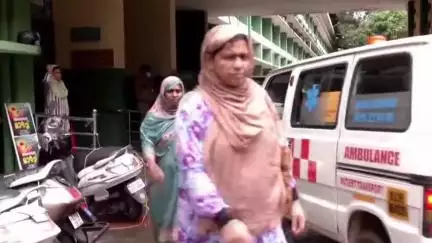 കോഴിക്കോട്: നിപ സ്ഥിരീകരിച്ച പാലക്കാട് നാട്ടുകൽ സ്വദേശിനിയെ കോഴിക്കോട് മെഡിക്കൽ കോളജിലേക്ക് മാറ്റി