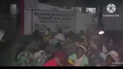 ডুমডুমা: দিয়ামূলী চাহ বাগিচাত চিকিৎসা সেৱাৰ গাড়ী সময়ত নোপোৱাৰ বাবেই গৰ্ভৱতী মহিলাৰ মৃত্যু, মৃতদেহ আগত লৈ প্ৰতিবাদ পুৰুষ-মহিলাৰ