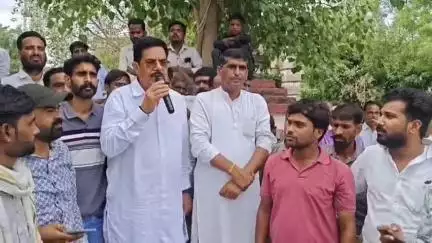 चित्तौड़ के पूर्व सांसद उदयलाल जी आजना के साथ एस डी एम कार्यालय का घेराव निंबाहेड़ा में श्यामलाल जोकचंद