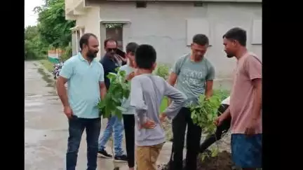 પાલીતાણા: ગણેશ નગર ખાતે વૃક્ષારોપણ કાર્યક્રમ કરવામાં આવ્યો નગરપાલિકાના નગરસેવકો હાજર રહ્યા