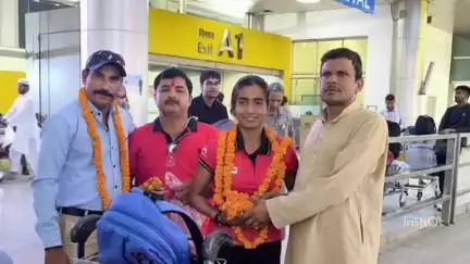 सिराथू: सिराथ: भरवारी में जूनियर महिला हाकी टीम की सदस्य साक्षी शुक्ला का स्वागत, आगे भी उत्कृष्ट प्रदर्शन की जताई उम्मीद
