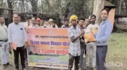 चांदवा: जिला कृषि पदाधिकारी ने चंदवा में कई बीज दुकानों की जांच पड़ताल की, आवश्यक निर्देश दिए