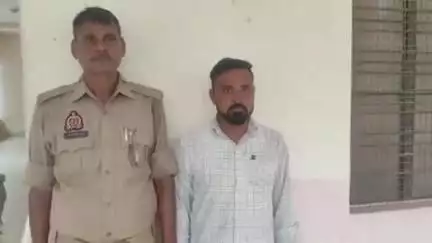थाना खानपुर क्षेत्र के ग्राम थोना में पड़ोसी के साथ झगड़ा कर रहे ग्रामीणों को पुलिस ने किया गिरफ्तार