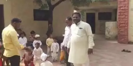 दक्षिण सोलापूर: आषाढी एकादशीच्या निमित्ताने गंगेवाडी शाळेत उत्साहात दिंडी सोहळा, विद्यार्थ्यांनी साकारली विठ्ठल-रुक्माई...