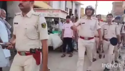 घोड़ासहन: बनकटवा में मोहर्रम को लेकर सुरक्षा कड़ी, पुलिस ने निकाला फ्लैग मार्च, चौक-चौराहों पर मजिस्ट्रेट तैनात