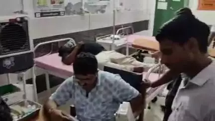 स्याना के गढ़ हाईवे मार्ग पर अनियंत्रित होकर बाइक ठेले से टकराई, बाइक सवार दो की हालत गंभीर