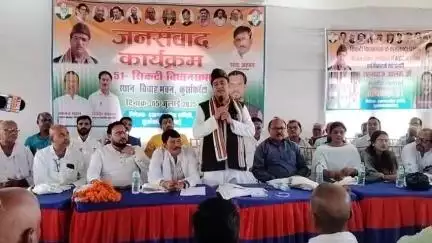 कुरसाकांटा: कुर्साकांटा में कांग्रेस का जनसंवाद कार्यक्रम आयोजित, बड़ी संख्या में लोग हुए शामिल; तीन लोगों ने थामा पार्टी का दामन