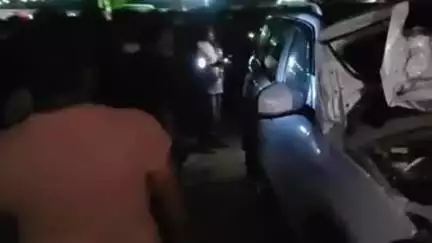 नरवल: पुरवामीर में कोल्ड स्टोर के सामने ओवरटेक करते समय ट्रक ने स्कॉर्पियो कार में मारी जोरदार टक्कर, कार के उड़े परखच्चे
