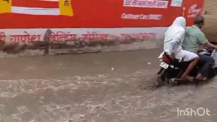 चाचौड़ा: बीनागंज वार्ड 15 में जलभराव और कीचड़ से परेशान लोग, वीडियो वायरल कर प्रशासन से लगाई गुहार
