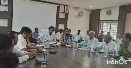 राघोगढ़: नगर पालिका राघोगढ़ सभागृह में विधायक ने निर्माण और विकास कार्यों की समीक्षा बैठक की
