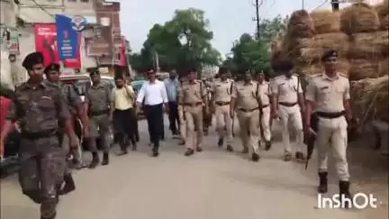 जमुई: मोहर्रम पर्व को लेकर DM, SP व अन्य पदाधिकारियों ने जवानों के साथ जमुई और झाझा में फ्लैग मार्च कर शांति का दिया संदेश