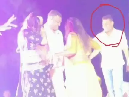 गया टाउन सीडी ब्लॉक: SC-ST थानाध्यक्ष मुकेश कुमार का थाने के वांछित आरोपी के साथ बार बालाओं के बीच नाचने का वीडियो वायरल