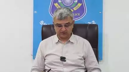 ચોરાસી: વેસુ સાબર ક્રાઇમ પોલીસ દ્વારા આંતરરાષ્ટ્રીય આચાર્ય ગેંગના પડદા પાસ કરતા આરોપીના લઈને ડીસીપી રોઝિયા દ્વારા માહિતી આપવામા.